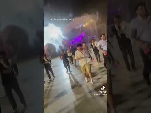 El momento de la caída del escenario de la fiesta Bresh en Argentina El momento de la caída del escenario de la fiesta Bresh en Argentina