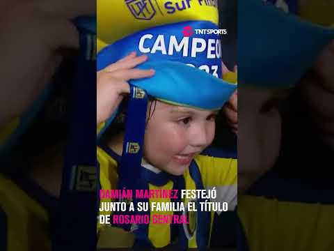 Lo más tierno de los festejos de #RosarioCentral campeón 🏆🫶:La familia de #DamiánMartínez Lo más tierno de los festejos de #RosarioCentral campeón 🏆🫶:La familia de #DamiánMartínez