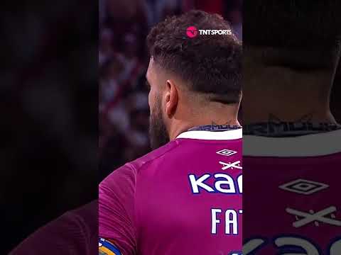 Tremenda atajada de #FatuBroun ante el remate de Nico #DeLaCruz 🧤🧤