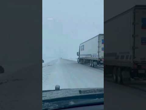 Fuerte tormenta invernal deja congeladas carreteras