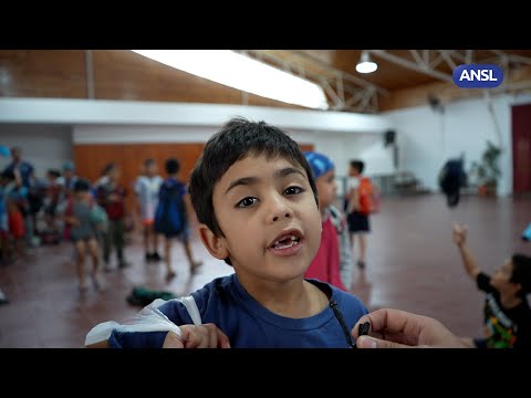 Niños y niñas en escuelas deportivas de verano Niños y niñas en escuelas deportivas de verano