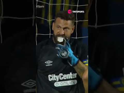 A Fatu Broun se le desprendió el parche de Campeón y se lo guardó en la boca 😅 A Fatu Broun se le desprendió el parche de Campeón y se lo guardó en la boca 😅