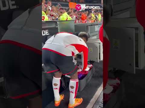 ¡Aclamado por todos los hinchas de #River! Así se retiró Miguel #Borja del #Monumental ⚪️🔴⚪️ ¡Aclamado por todos los hinchas de #River! Así se retiró Miguel #Borja del #Monumental ⚪️🔴⚪️