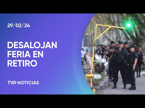 Desalojan una feria informal en el barrio porteño de Retiro Desalojan una feria informal en el barrio porteño de Retiro