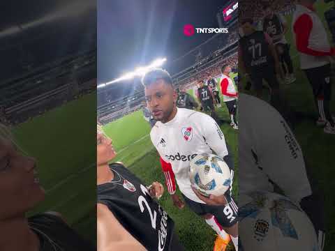 El goleador Miguel #Borja se llevó la pelota tras su hat-trick para #River vs. #Vélez ⚽⚽⚽ El goleador Miguel #Borja se llevó la pelota tras su hat-trick para #River vs. #Vélez ⚽⚽⚽