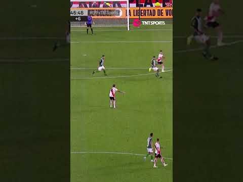 TRAPITO HIZO UNA DE VOLEY PLAYA🔝 Barovero evitó el segundo gol de River TRAPITO HIZO UNA DE VOLEY PLAYA🔝 Barovero evitó el segundo gol de River