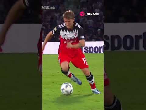 A PURO LUJOS 🔝 Colidio tiró dos caños seguidos para sacarse de encima la marca de encima