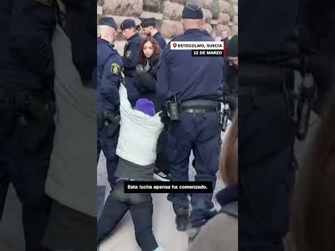 Greta Thunberg es arrastrada por la Policía en una protesta climática Greta Thunberg es arrastrada por la Policía en una protesta climática