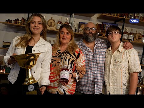 Mariela y Agostina, Propietarias de Gin Eternal Mariela y Agostina, Propietarias de Gin Eternal