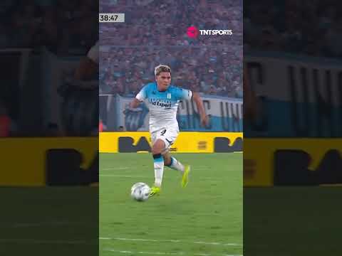 SE TIRÓ DE CABEZA PARA SACÁRSELA A JUANFER QUINTERO 💥 Emanuel Aguilera y un recurso poco visto