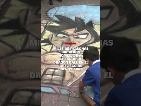 Seguidores de Dragon Ball rinden homenaje a Akira Toriyama en el obelisco de Buenos Aires