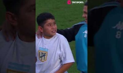 TREMENDA IMAGEN 🥹 Este niño se emocionó tras abrazar a Juanfer Quintero