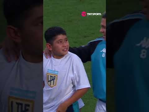 TREMENDA IMAGEN 🥹 Este niño se emocionó tras abrazar a Juanfer Quintero