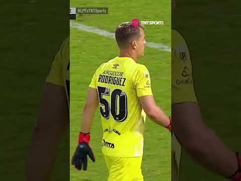 El Ruso #Rodríguez iba a sacar, pero le tiraron un llavero y Rey Hilfer lo terminó amonestando El Ruso #Rodríguez iba a sacar, pero le tiraron un llavero y Rey Hilfer lo terminó amonestando