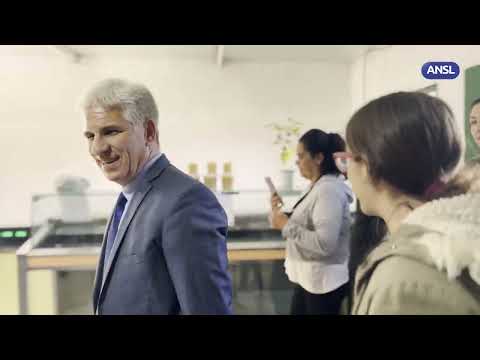 Claudio Poggi en la inaguración del centro de ventas de la Cooperativa Agroindustrial de Tilisarao