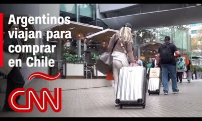 Decenas de turistas argentinos viajan de compras a Chile: “Está todo más barato que en Argentina”