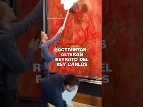 Activistas alteran retrato del Rey Carlos