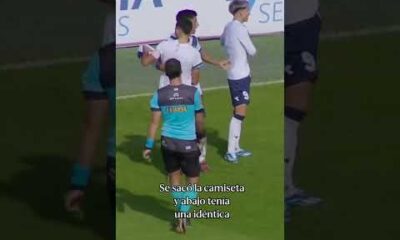 Carrizo de #VÃ©lez se sacÃ³ la camiseta y abajo tenÃ­a una casi igual, pero no se salvÃ³ de la amarilla