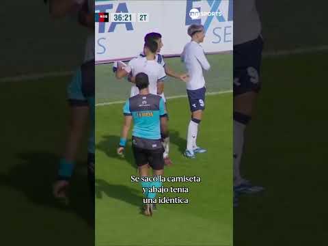 Carrizo de #VÃ©lez se sacÃ³ la camiseta y abajo tenÃ­a una casi igual, pero no se salvÃ³ de la amarilla