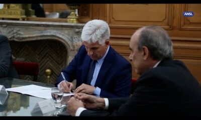 Claudio Poggi firma el acuerdo entre Nación y Provincia