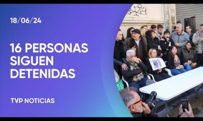 En Plaza de Mayo, manifestación por los detenidos tras la marcha por la Ley Bases