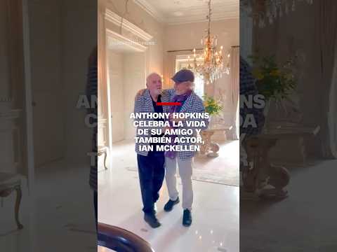 Ian McKellen celebra su recuperación bailando con Anthony Hopkins
