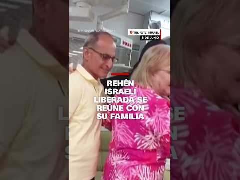 Rehén israelí liberada se reúne con su familia