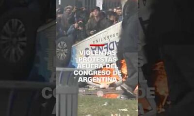 Violentas protestas afuera del Congreso de Argentina