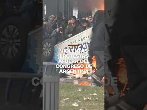 Violentas protestas afuera del Congreso de Argentina Violentas protestas afuera del Congreso de Argentina