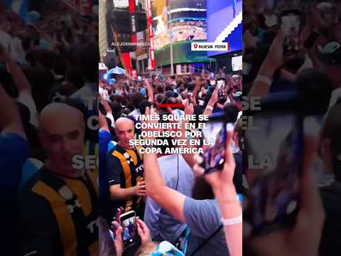 Argentinos vuelven a llenar Times Square antes del partido contra Canadá Argentinos vuelven a llenar Times Square antes del partido contra Canadá