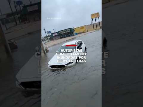 Autopistas completamente inundadas por #Beryl en Texas