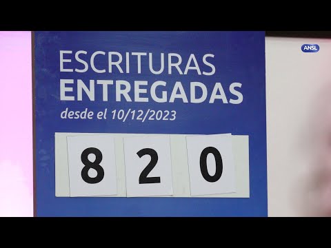 Claudio Poggi participa de la entrega de escrituras en Villa Mercedes