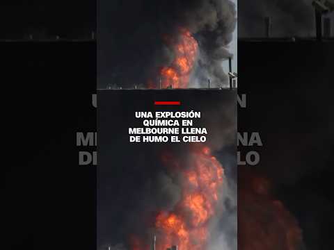 Explosión química libera fuego y humo que devoran los cielos de Melbourne, Australia Explosión química libera fuego y humo que devoran los cielos de Melbourne, Australia