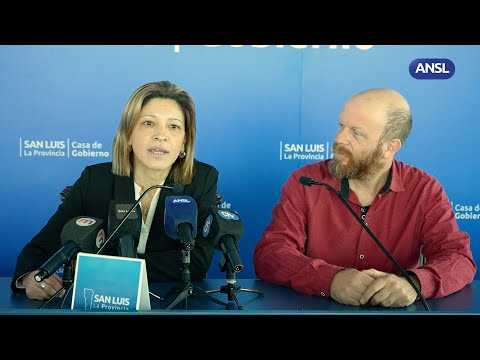 Karina Giordani, Directora de Gestión Cultural e Identidad y Leonardo Oliveri, organizador de ”Al p