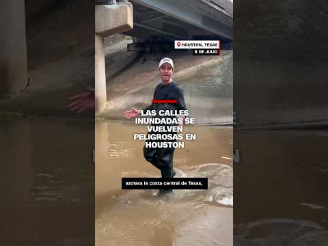 Las calles inundadas se vuelven peligrosas en #Houston