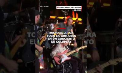 Michael J. Fox se unió a Coldplay en el festival de Glastonbury para tocar “Fix You”