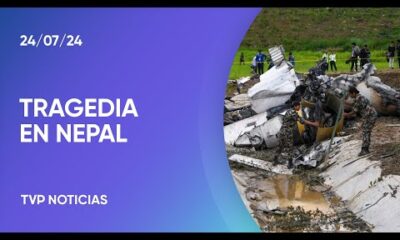 Tragedia en Nepal: 18 personas murieron al estrellarse un avión en el aeropuerto de Katmandú