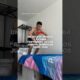 Un atleta prueba la cama “antisexo” de los Juegos Olímpicos #Paris2024