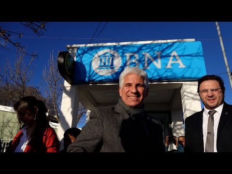 Claudio Poggi inaugura el cajero en San Pablo