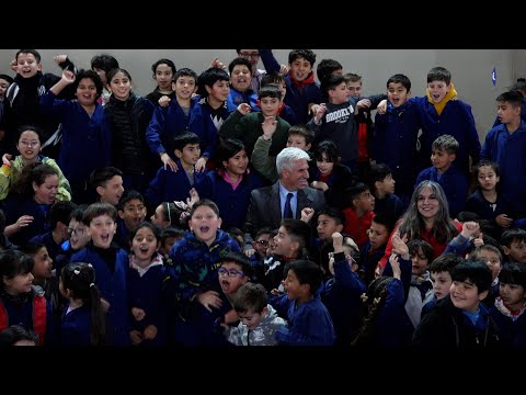 Claudio Poggi visita escuela Leopoldo Lugones de Tilisarao