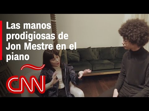 Jon Mestre es un joven español que muestra su talento al tocar el piano