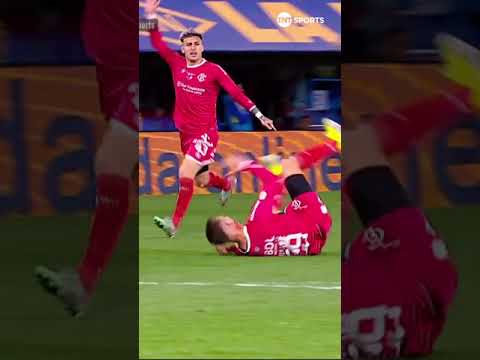 JuÃ¡rez le ganÃ³ la espalda a Medel y el jugador de Boca vio la amarilla âï¸ð¨