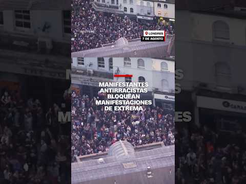 Manifestantes antirracistas bloquean manifestaciones de extrema derecha Manifestantes antirracistas bloquean manifestaciones de extrema derecha