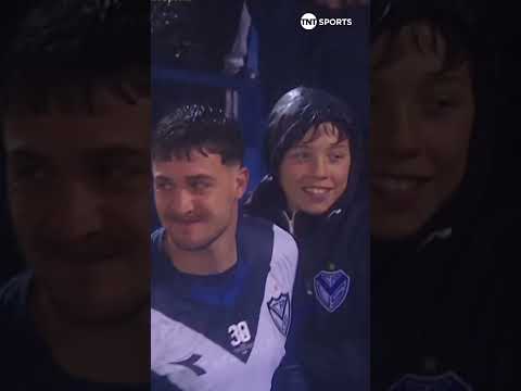 NO SE LO OLVIDA MÃS ð¤© El abrazo de Pizzini con el alcanzapelotas de VÃ©lez