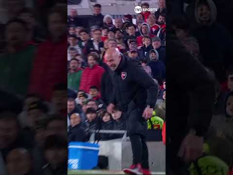 Sebastián Méndez recibió un tremendo pelotazo en la cara, pero igual felicitó a su jugador Sebastián Méndez recibió un tremendo pelotazo en la cara, pero igual felicitó a su jugador