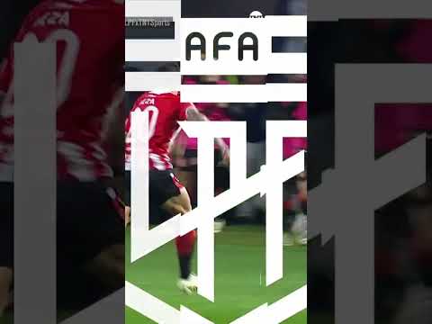 Tremendo foul de Eric Meza al juez de lÃnea ð
Tremendo foul de Eric Meza al juez de lÃnea ð