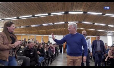 Claudio Poggi entrega créditos para emprendedores en Salón Malvinas