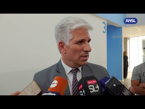 Claudio Poggi, gobernador de San Luis, en escuelas Villa Mercedes Claudio Poggi, gobernador de San Luis, en escuelas Villa Mercedes