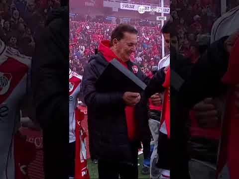 El reconocimiento de Independiente para Fabricio Bustos y Maxi Meza ð El reconocimiento de Independiente para Fabricio Bustos y Maxi Meza ð