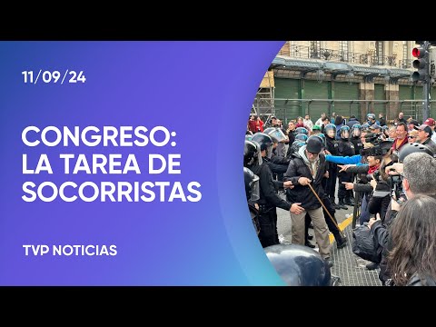Incidentes frente al Congreso por el veto a la movilidad jubilatoria: el trabajo de los socorristas Incidentes frente al Congreso por el veto a la movilidad jubilatoria: el trabajo de los socorristas